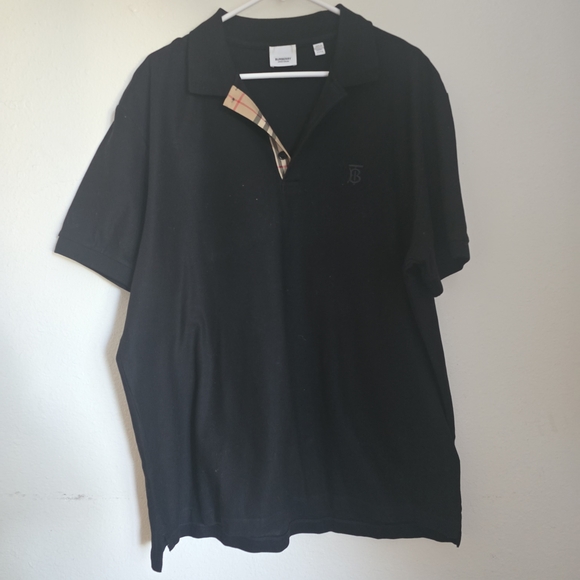 Burberry Black ManPolo with Burberry Check Collar